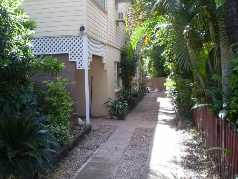 2/16 Cairns Street, Cairns North QLD 4870