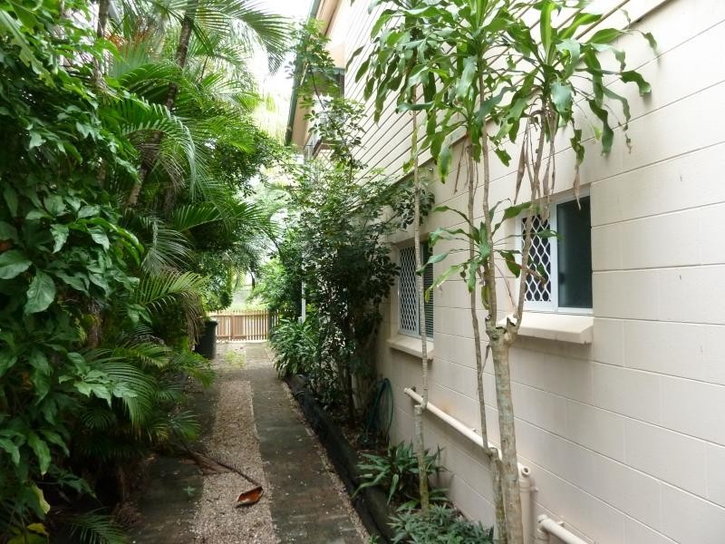 2/16 Cairns Street, Cairns North QLD 4870