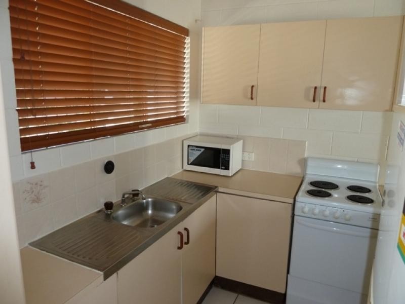 15/215 McLeod Street, Cairns North QLD 4870