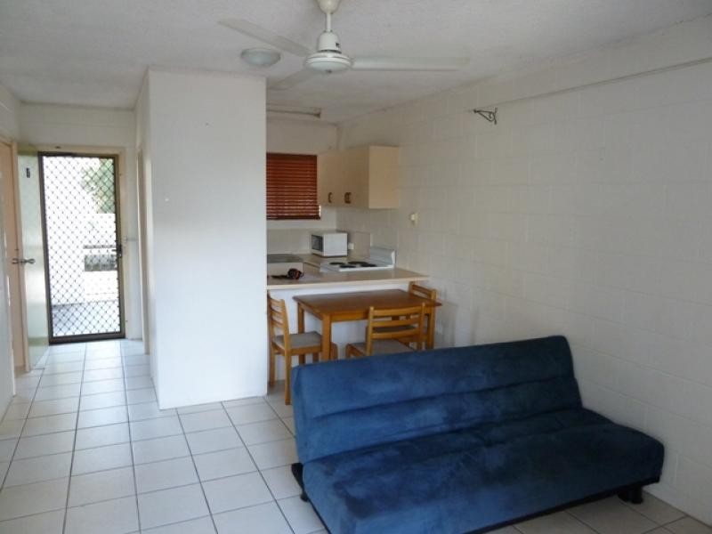 15/215 McLeod Street, Cairns North QLD 4870