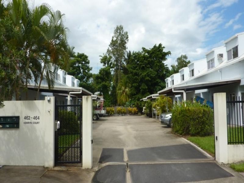 9/464 McCoombe Street, Mooroobool QLD 4870