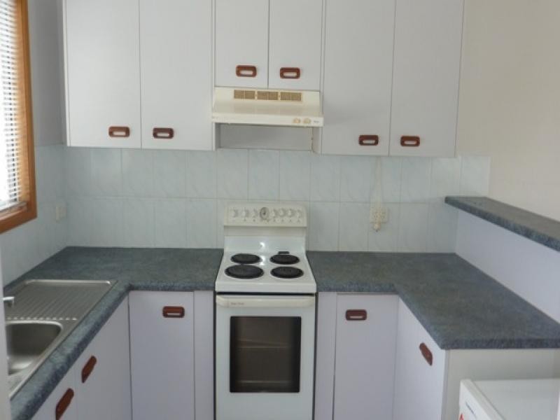 9/464 McCoombe Street, Mooroobool QLD 4870