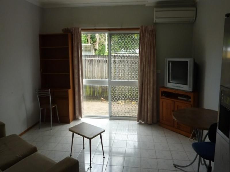 9/464 McCoombe Street, Mooroobool QLD 4870