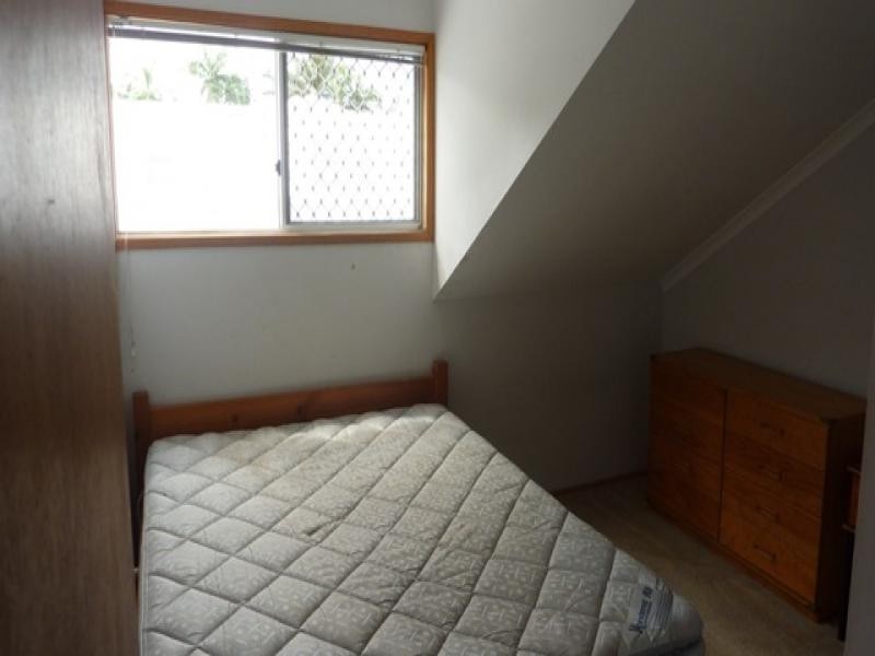 9/464 McCoombe Street, Mooroobool QLD 4870