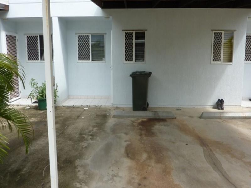 9/464 McCoombe Street, Mooroobool QLD 4870