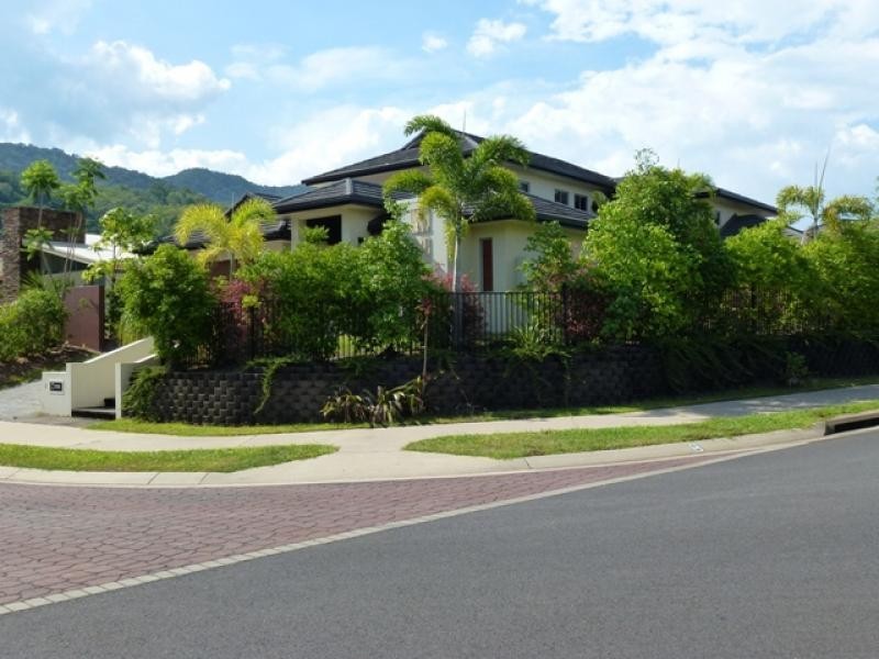 2 Rossmann Road, Smithfield QLD 4878