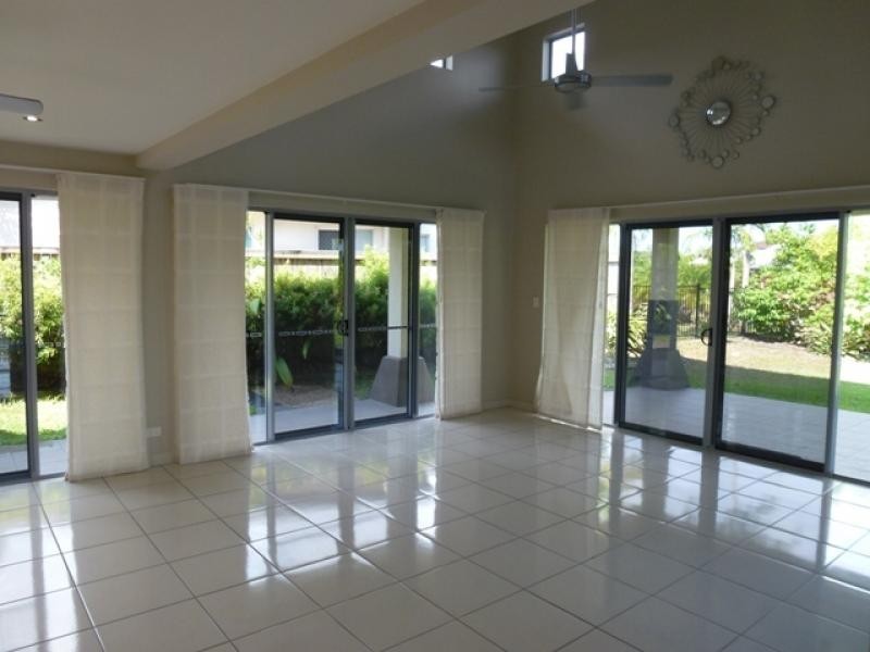 2 Rossmann Road, Smithfield QLD 4878