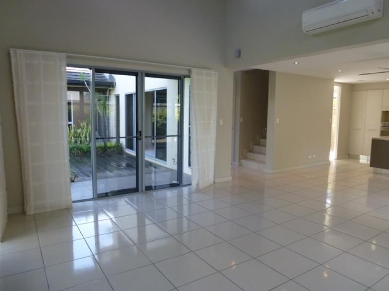 2 Rossmann Road, Smithfield QLD 4878