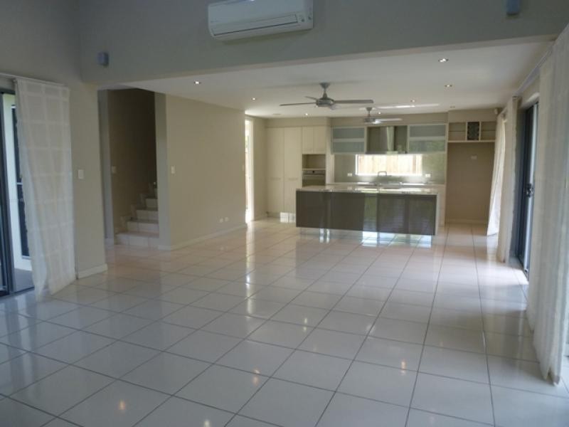 2 Rossmann Road, Smithfield QLD 4878