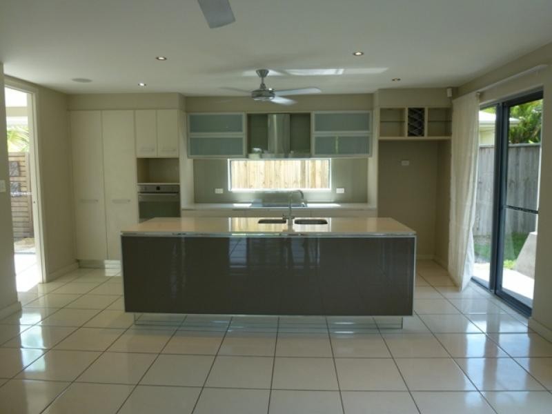 2 Rossmann Road, Smithfield QLD 4878