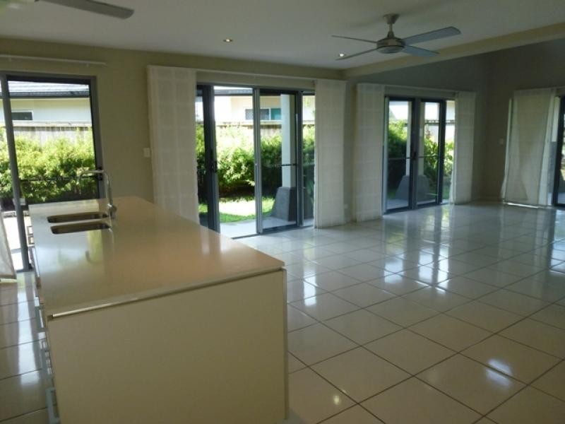 2 Rossmann Road, Smithfield QLD 4878