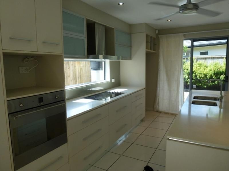 2 Rossmann Road, Smithfield QLD 4878