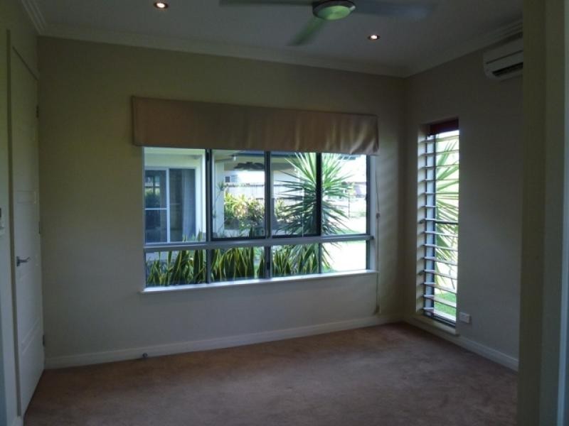 2 Rossmann Road, Smithfield QLD 4878