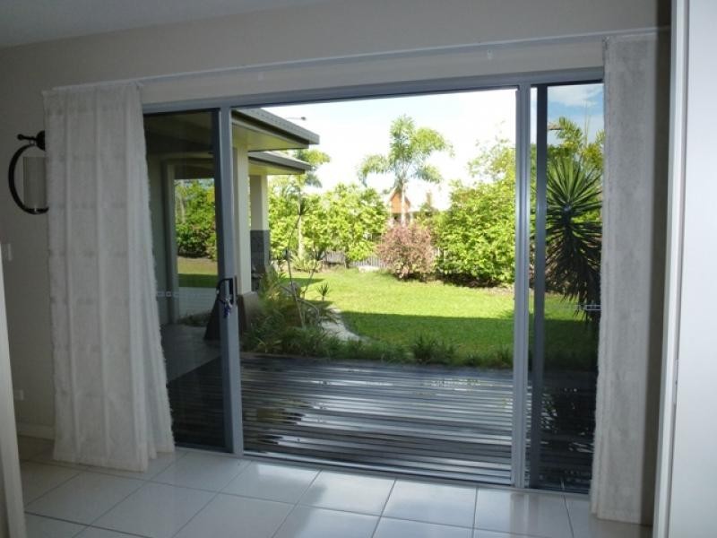 2 Rossmann Road, Smithfield QLD 4878