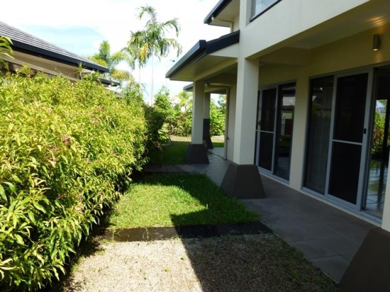 2 Rossmann Road, Smithfield QLD 4878