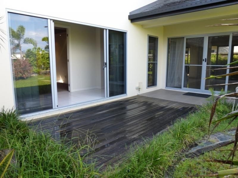 2 Rossmann Road, Smithfield QLD 4878