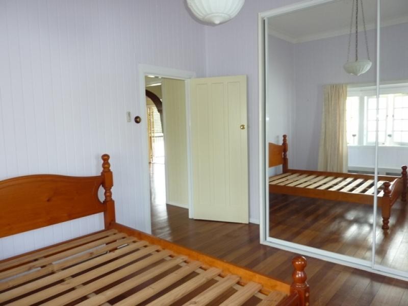 236 Aumuller Street, Westcourt QLD 4870