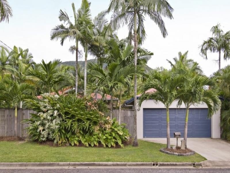 17 Thais Street, Palm Cove QLD 4879