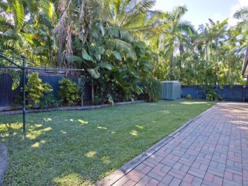 17 Thais Street, Palm Cove QLD 4879