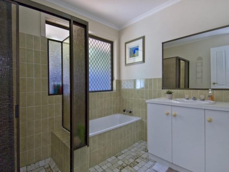 17 Thais Street, Palm Cove QLD 4879