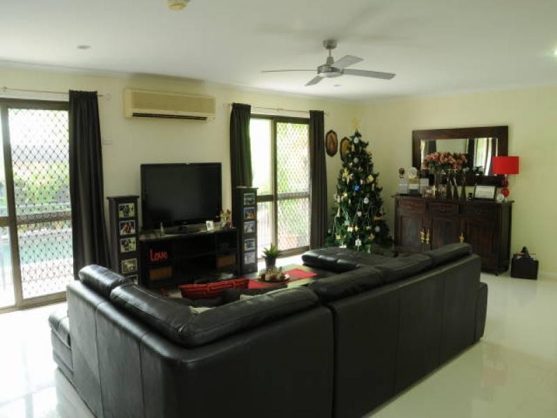 17 Thais Street, Palm Cove QLD 4879