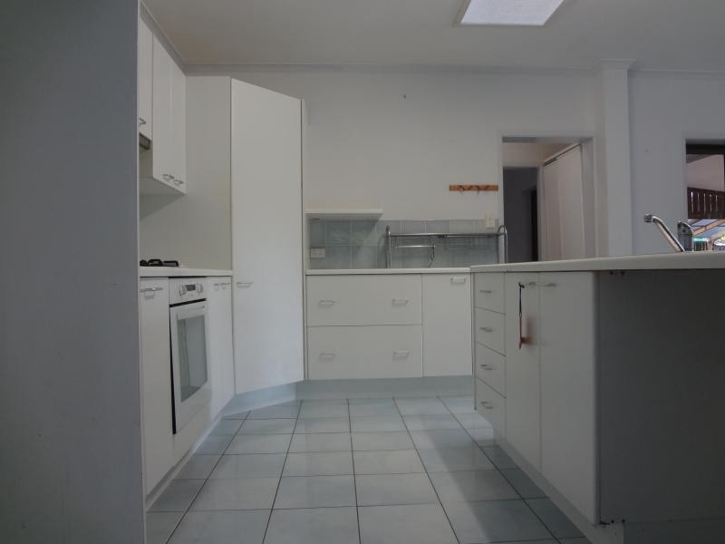 18 Hermes Close, Mooroobool QLD 4870