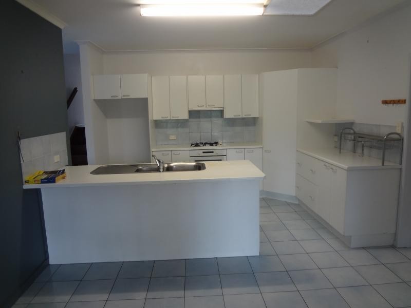 18 Hermes Close, Mooroobool QLD 4870