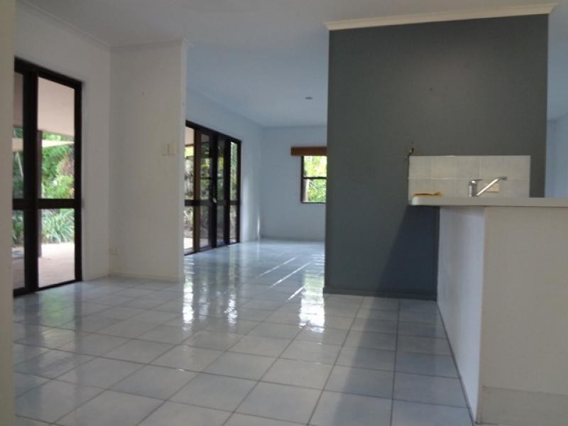 18 Hermes Close, Mooroobool QLD 4870