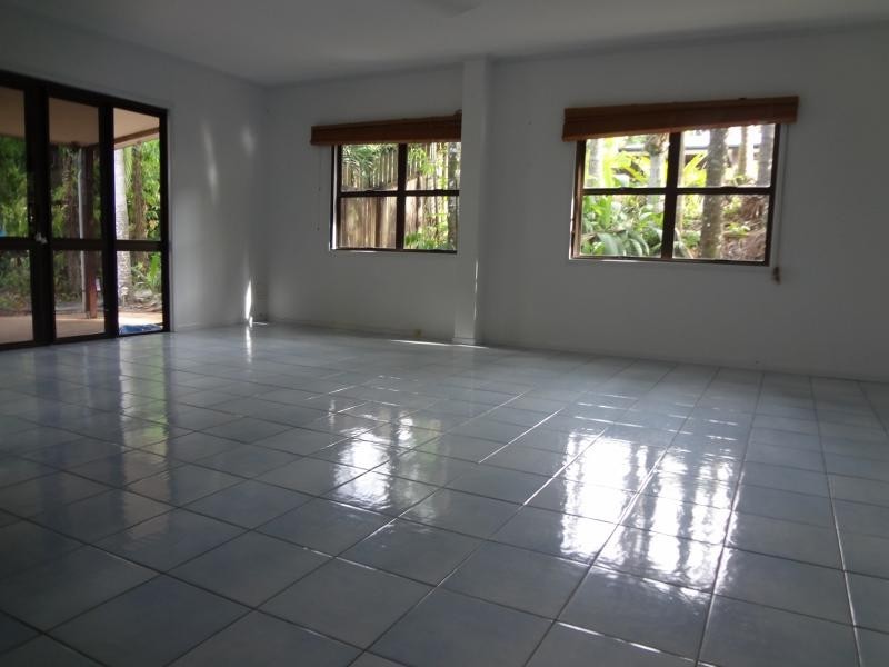 18 Hermes Close, Mooroobool QLD 4870