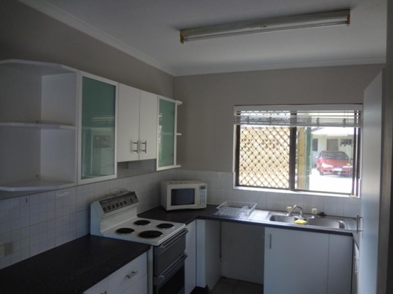 2/14 Girralong Street, Woree QLD 4868