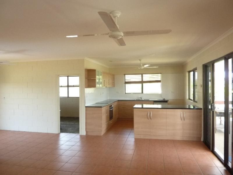 79 Taylor Street, Tully Heads QLD 4854