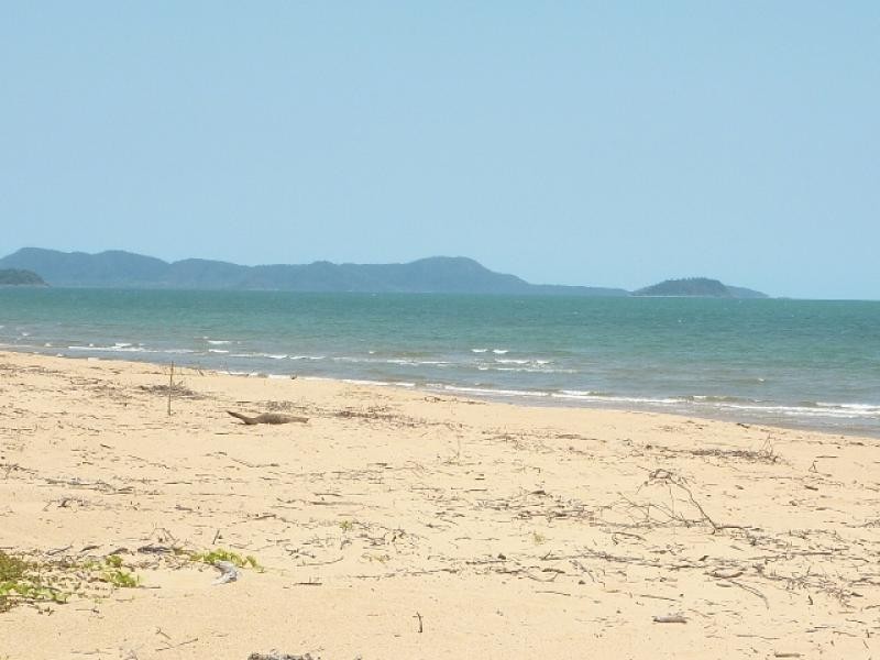 79 Taylor Street, Tully Heads QLD 4854