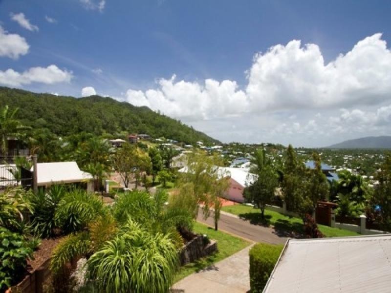 19 Guthrie Close, Bentley Park QLD 4869
