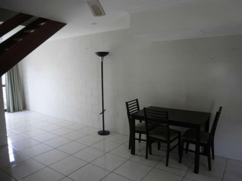 6/17 Sandown Close, Woree QLD 4868