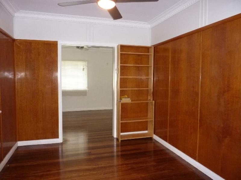 251 Aumuller Street, Westcourt QLD 4870