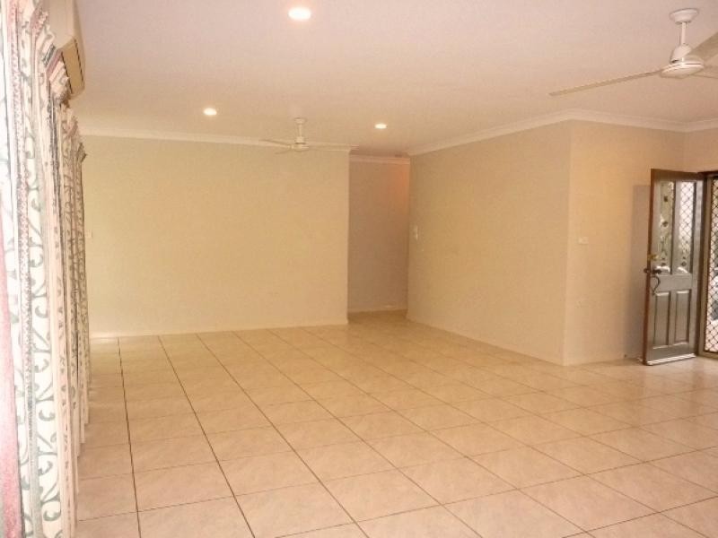 8 Gilmore Street, Bentley Park QLD 4869