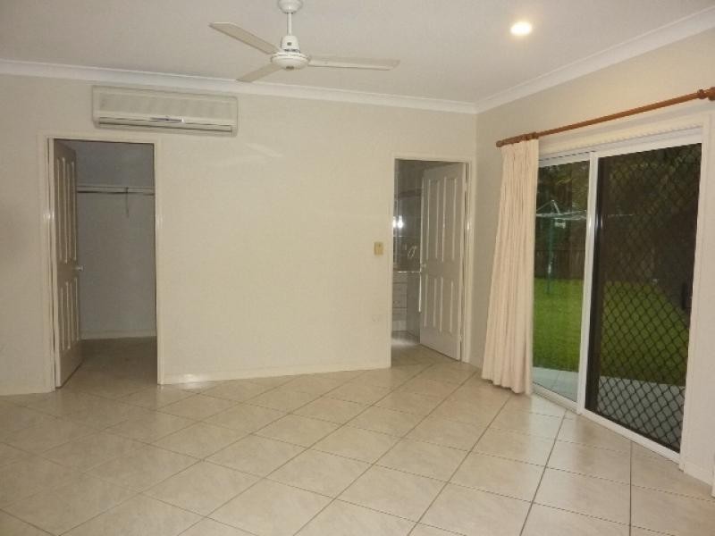 8 Gilmore Street, Bentley Park QLD 4869