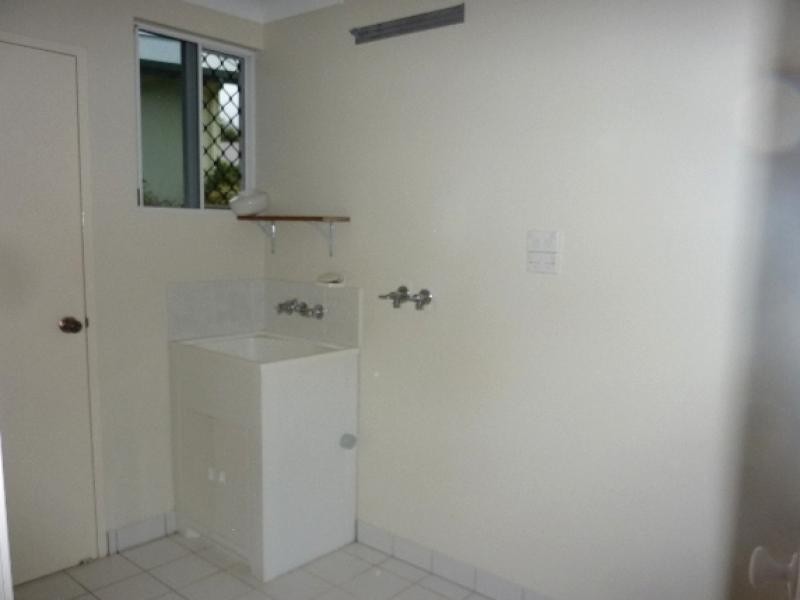 8 Gilmore Street, Bentley Park QLD 4869
