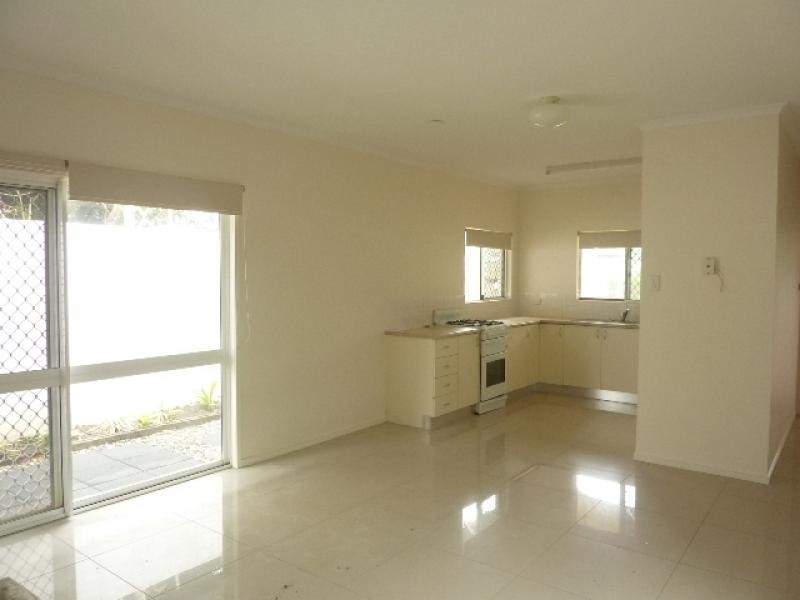 82 Silky Oak Court, Mooroobool QLD 4870