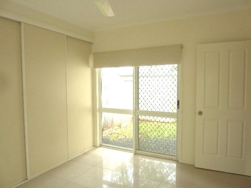 82 Silky Oak Court, Mooroobool QLD 4870