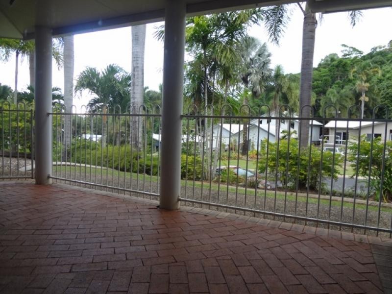 1 Albizia Close, Redlynch QLD 4870