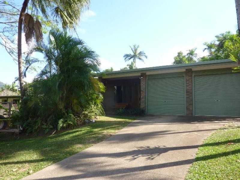 10 Beatrice Street, Mooroobool QLD 4870