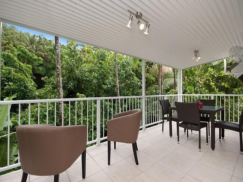 By The Sea – Family Holiday Apartments, Port Douglas QLD 4877