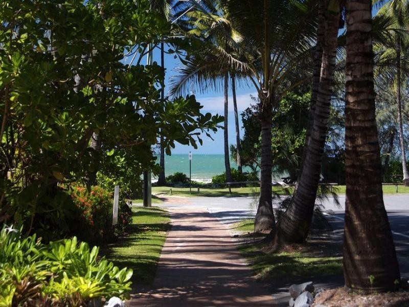 72 By The Sea – King Deluxe, Macrossan St, Port Douglas QLD 4877