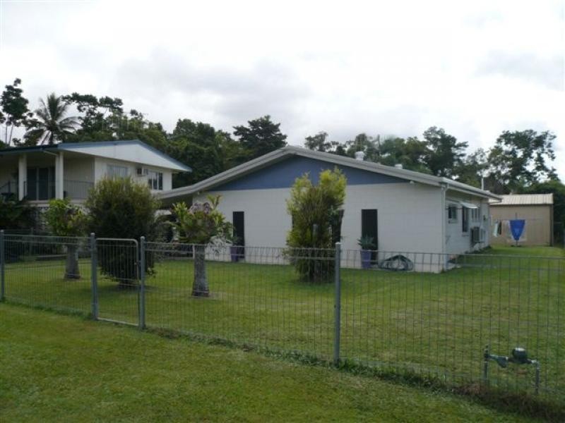 11 Blain St, Mossman QLD 4873