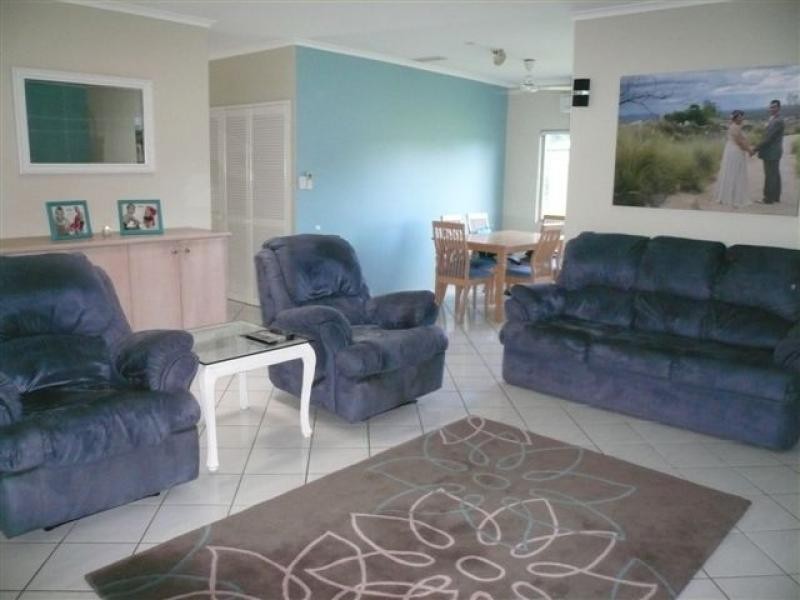 11 Blain St, Mossman QLD 4873