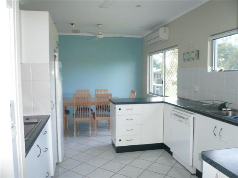 11 Blain St, Mossman QLD 4873