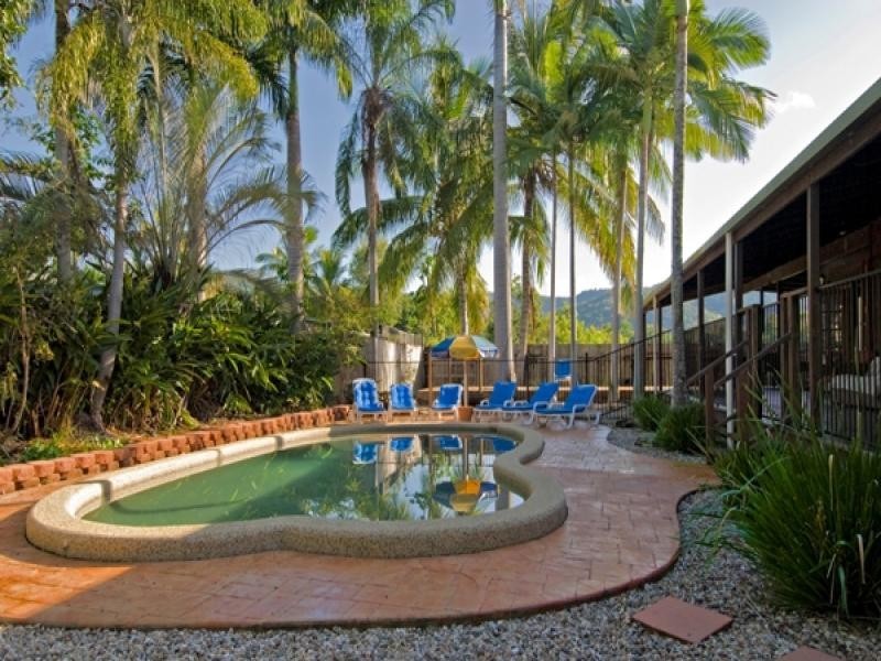 2 Ribbon Avenue, Port Douglas QLD 4877