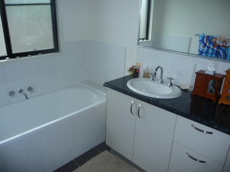 2 Roy Close, Wonga QLD 4873