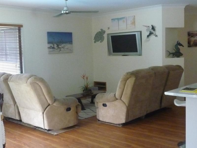 2 Roy Close, Wonga QLD 4873